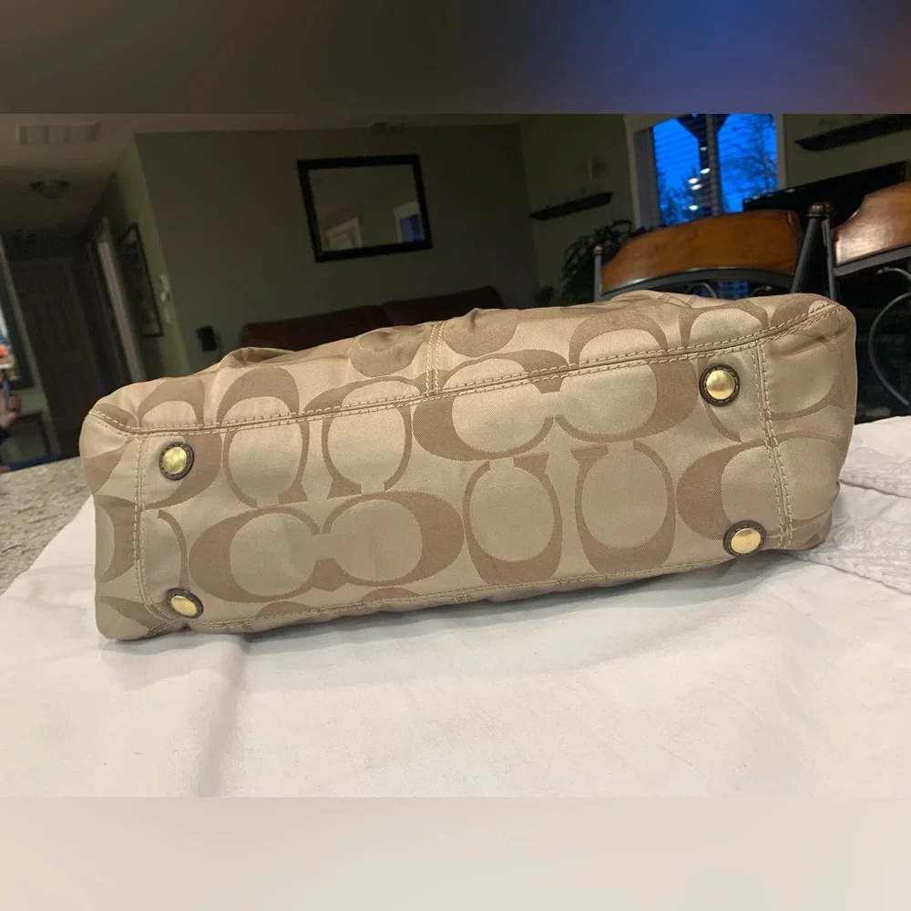 Coach Garnet Signature Sateen handbag (2009) - Picture 6 of 15